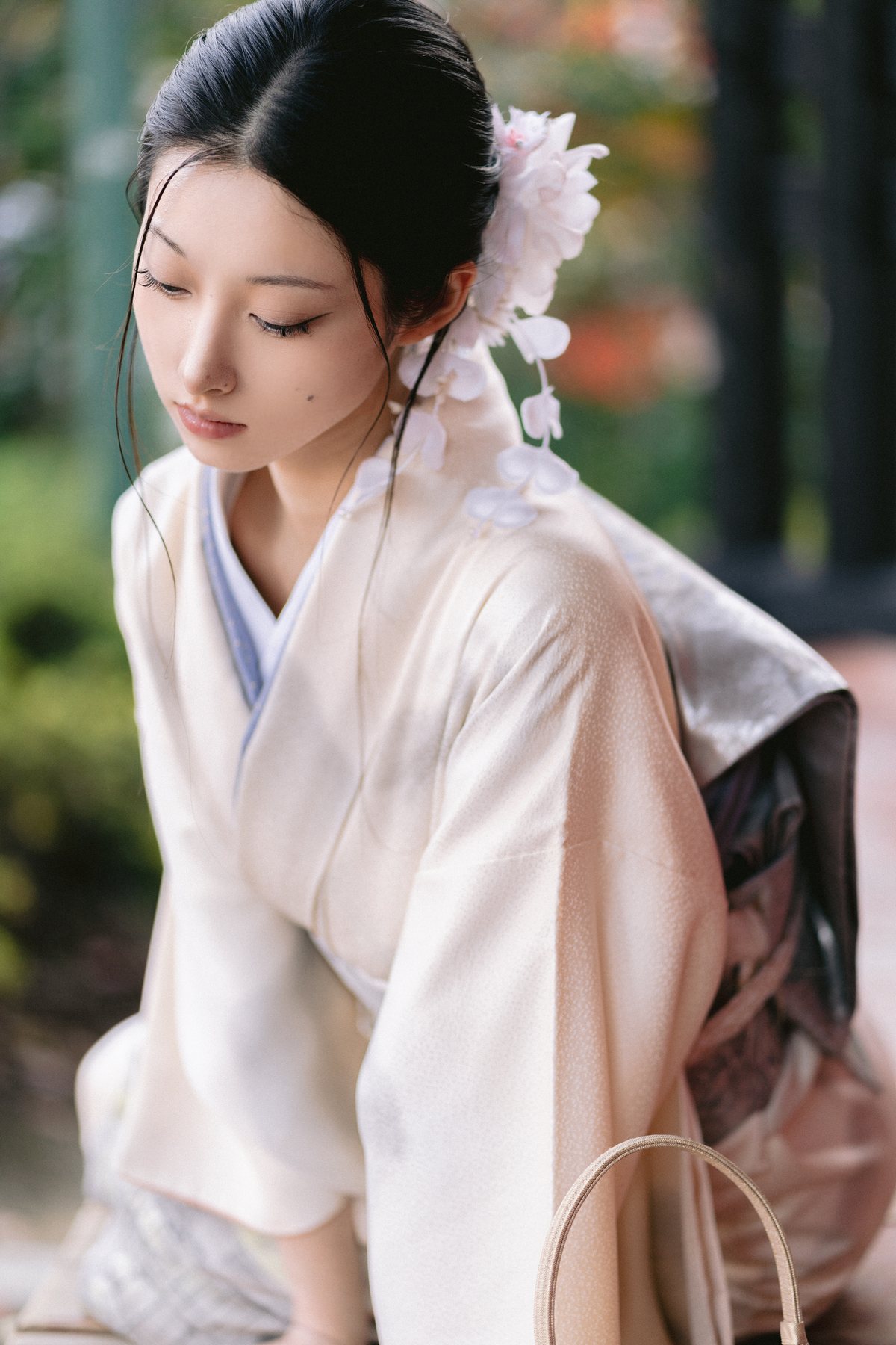 白色和服・庭園
